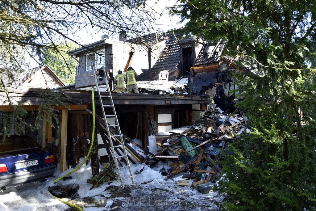 Grossfeuer Einfamilienhaus Siegburg Muehlengrabenstr P1321.JPG - Miklos Laubert